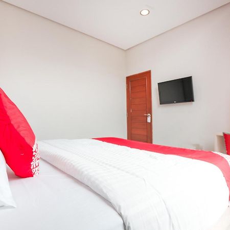 Oyo 148 Cempaka Place Homestay Jakarta Buitenkant foto