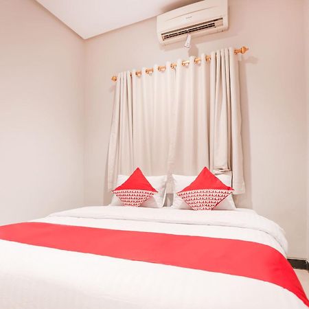Oyo 148 Cempaka Place Homestay Jakarta Buitenkant foto