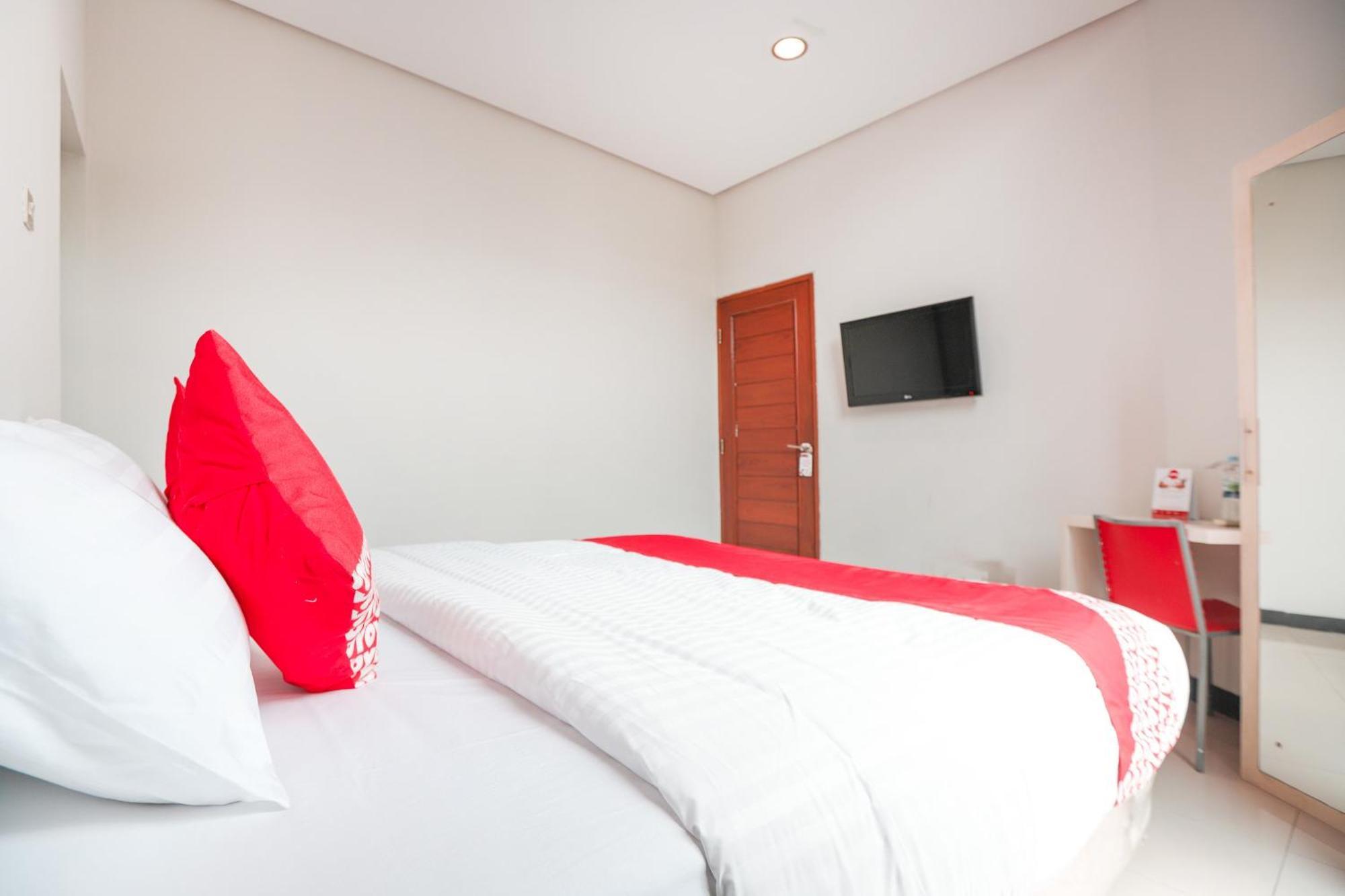Oyo 148 Cempaka Place Homestay Jakarta Buitenkant foto