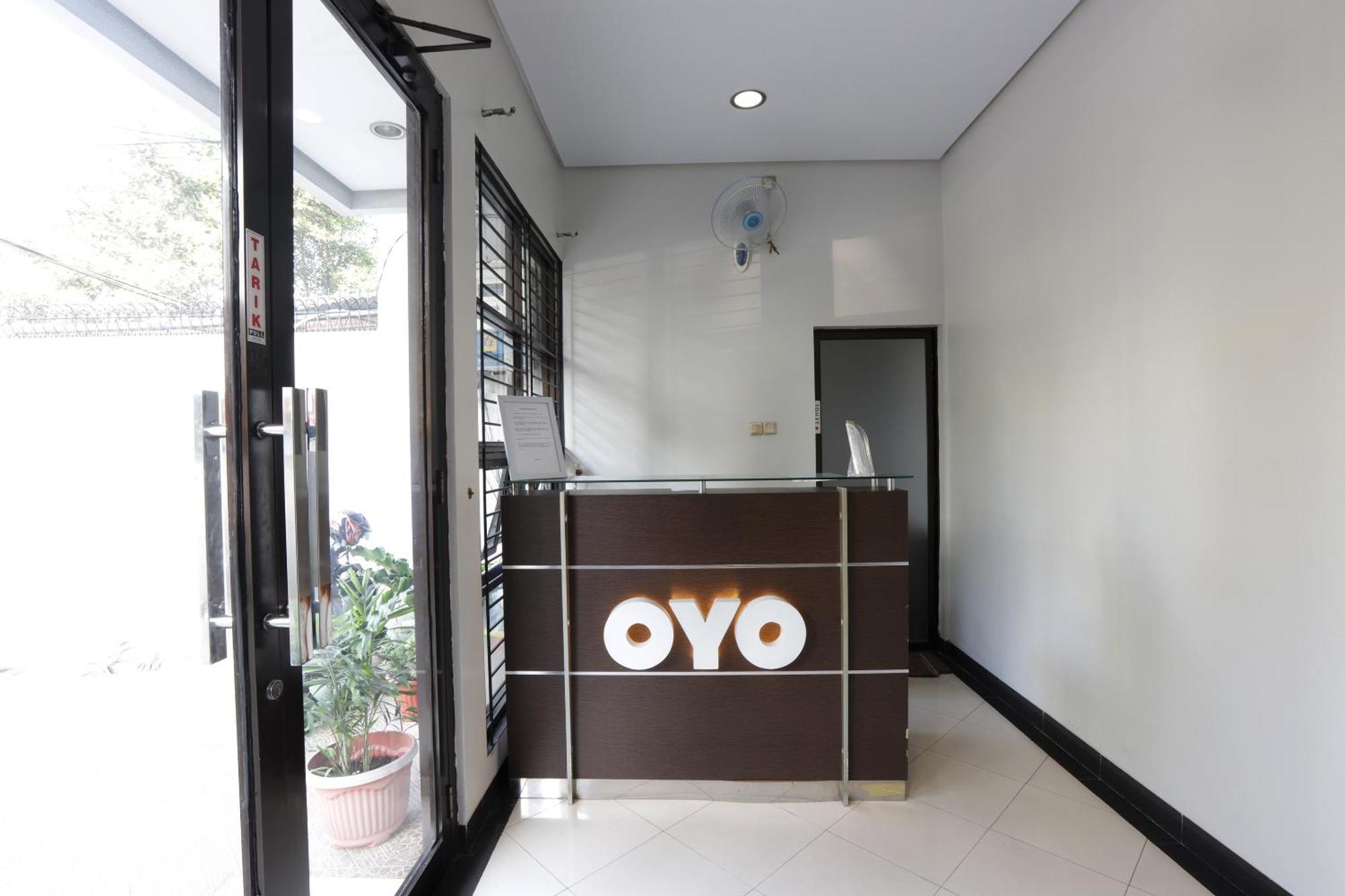 Oyo 148 Cempaka Place Homestay Jakarta Buitenkant foto