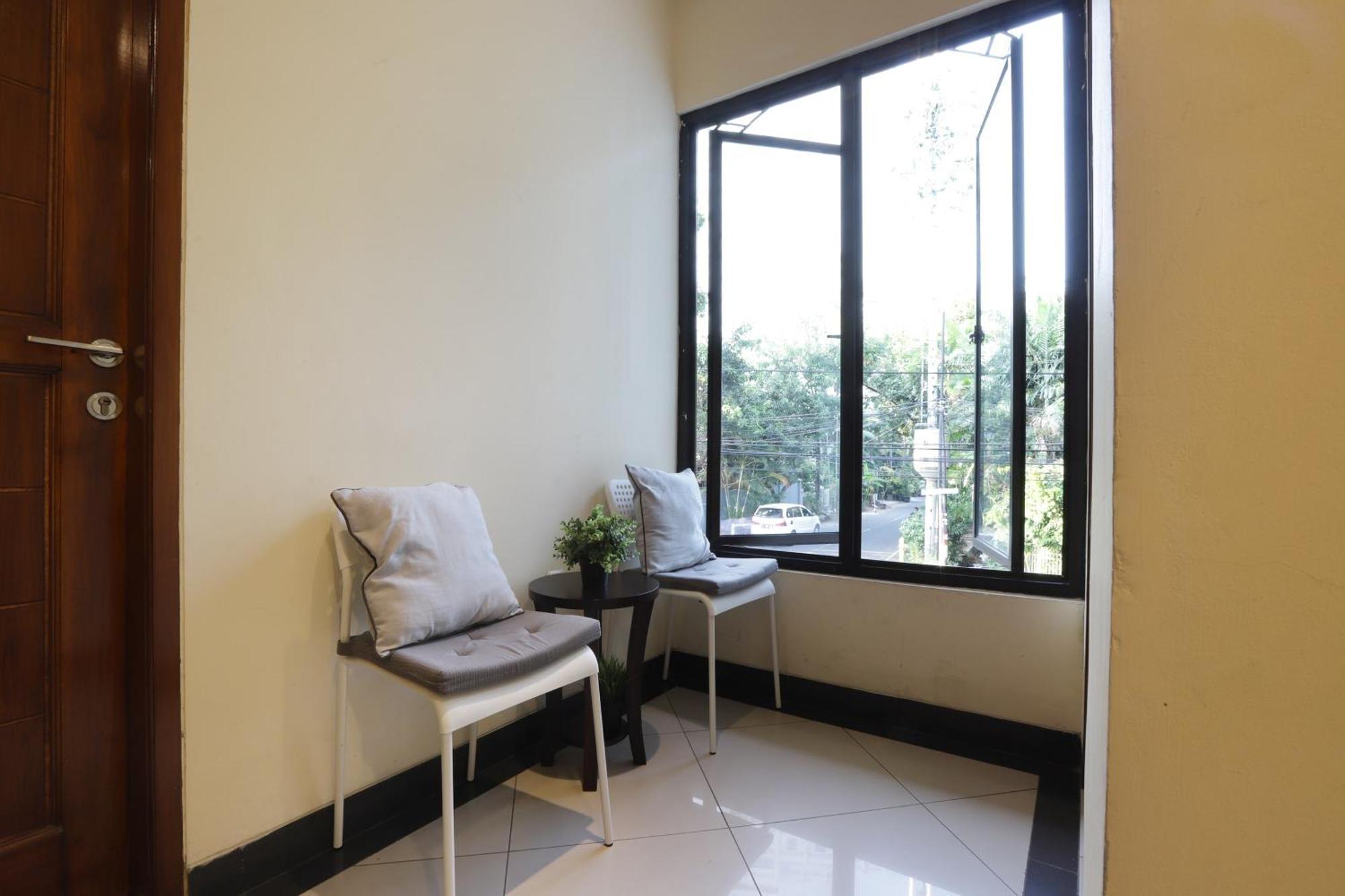 Oyo 148 Cempaka Place Homestay Jakarta Buitenkant foto