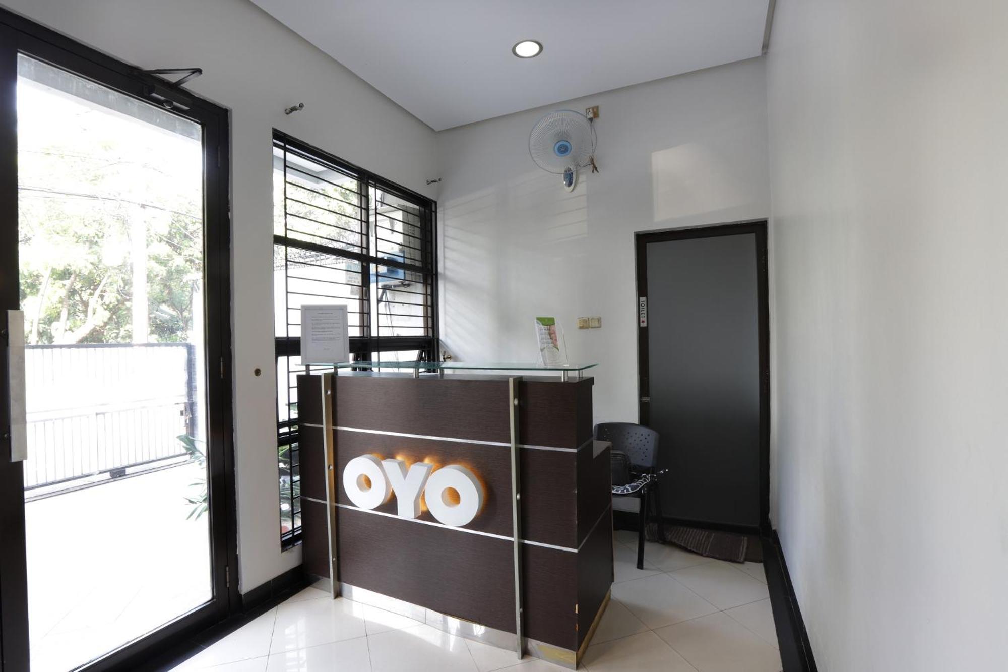 Oyo 148 Cempaka Place Homestay Jakarta Buitenkant foto