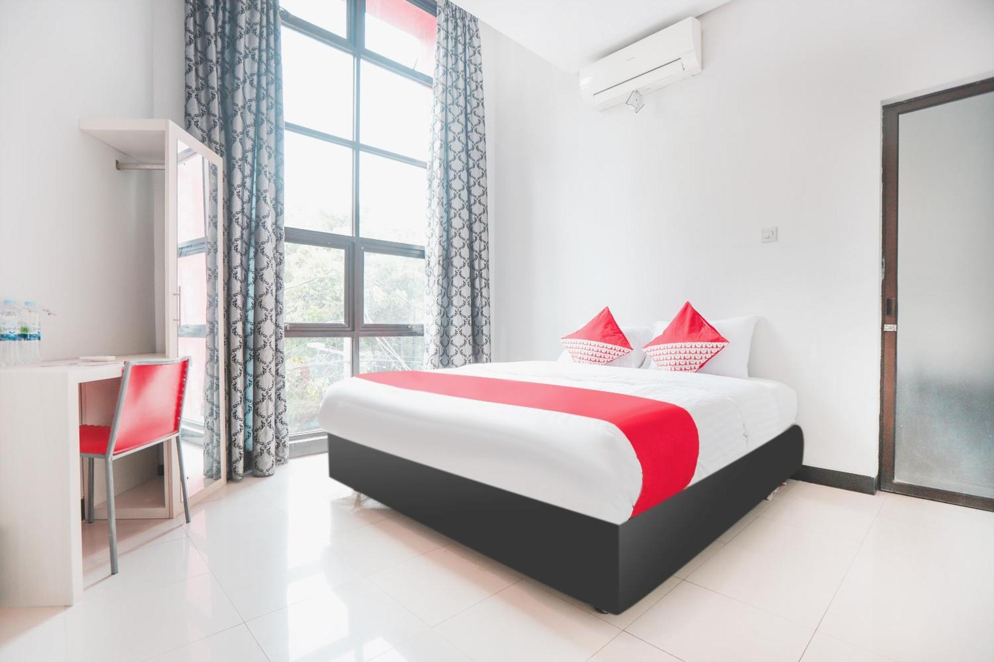 Oyo 148 Cempaka Place Homestay Jakarta Buitenkant foto