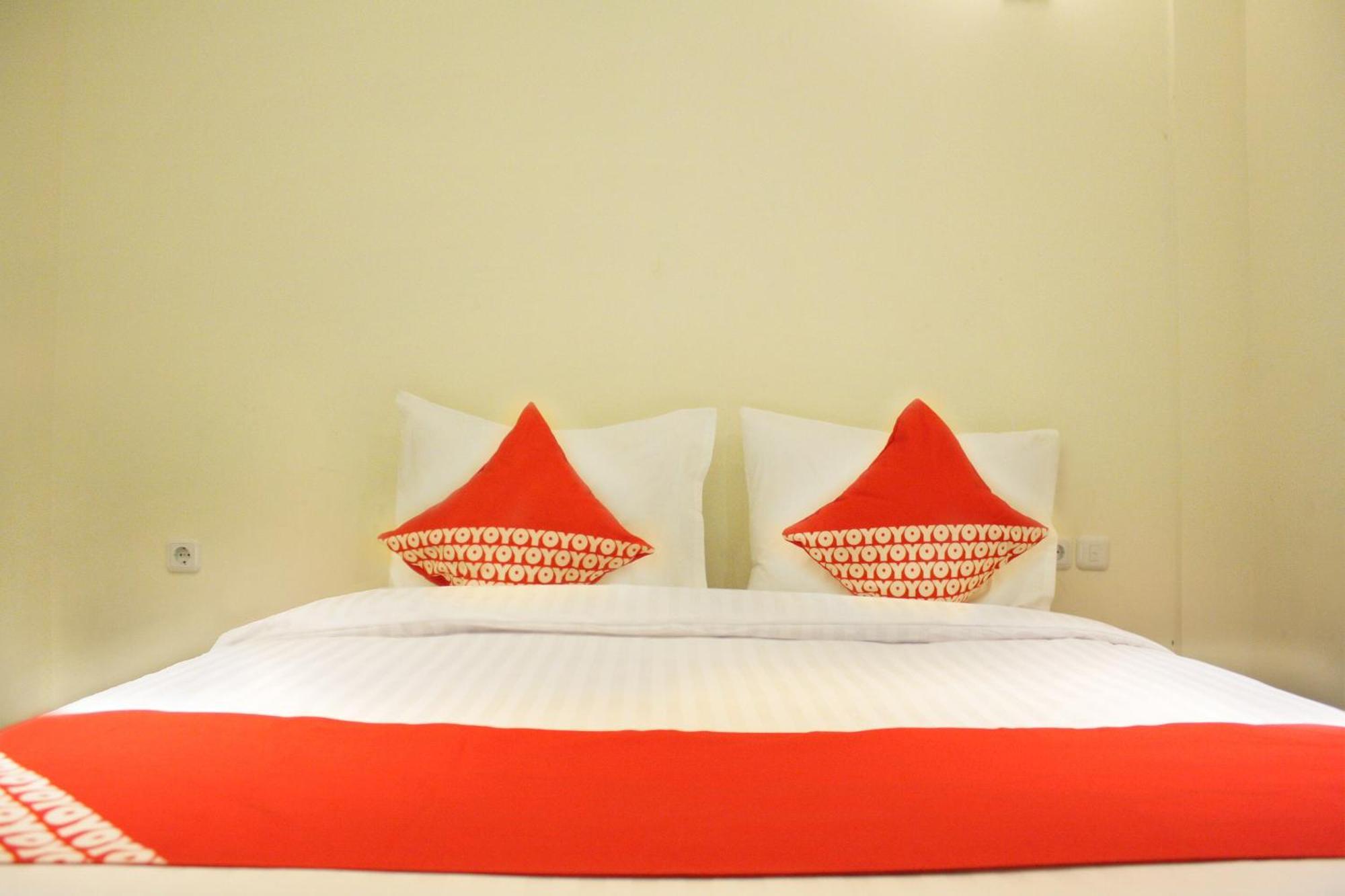 Oyo 148 Cempaka Place Homestay Jakarta Buitenkant foto